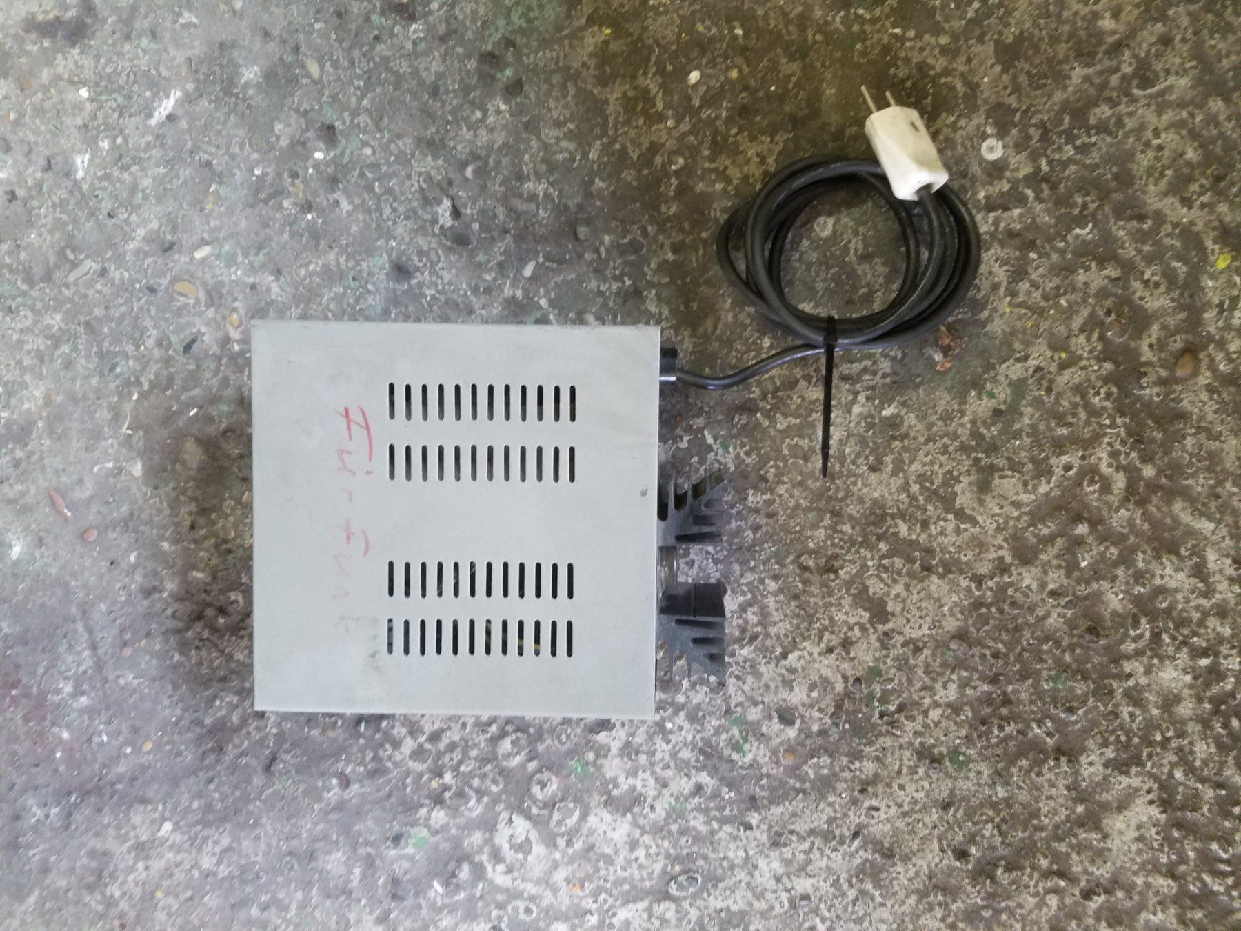 Laufwerke & Adapter: Stromadapter für Funkgeräten – Gebraucht aus Fulenbach von Elektronik 1