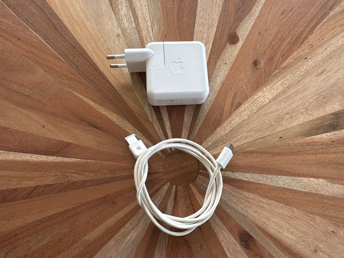 Apple Caricabatterie: Apple iPod FireWire Ladekabel Ladegerät – Usato da St. Gallen venduto da hae_6rmh
