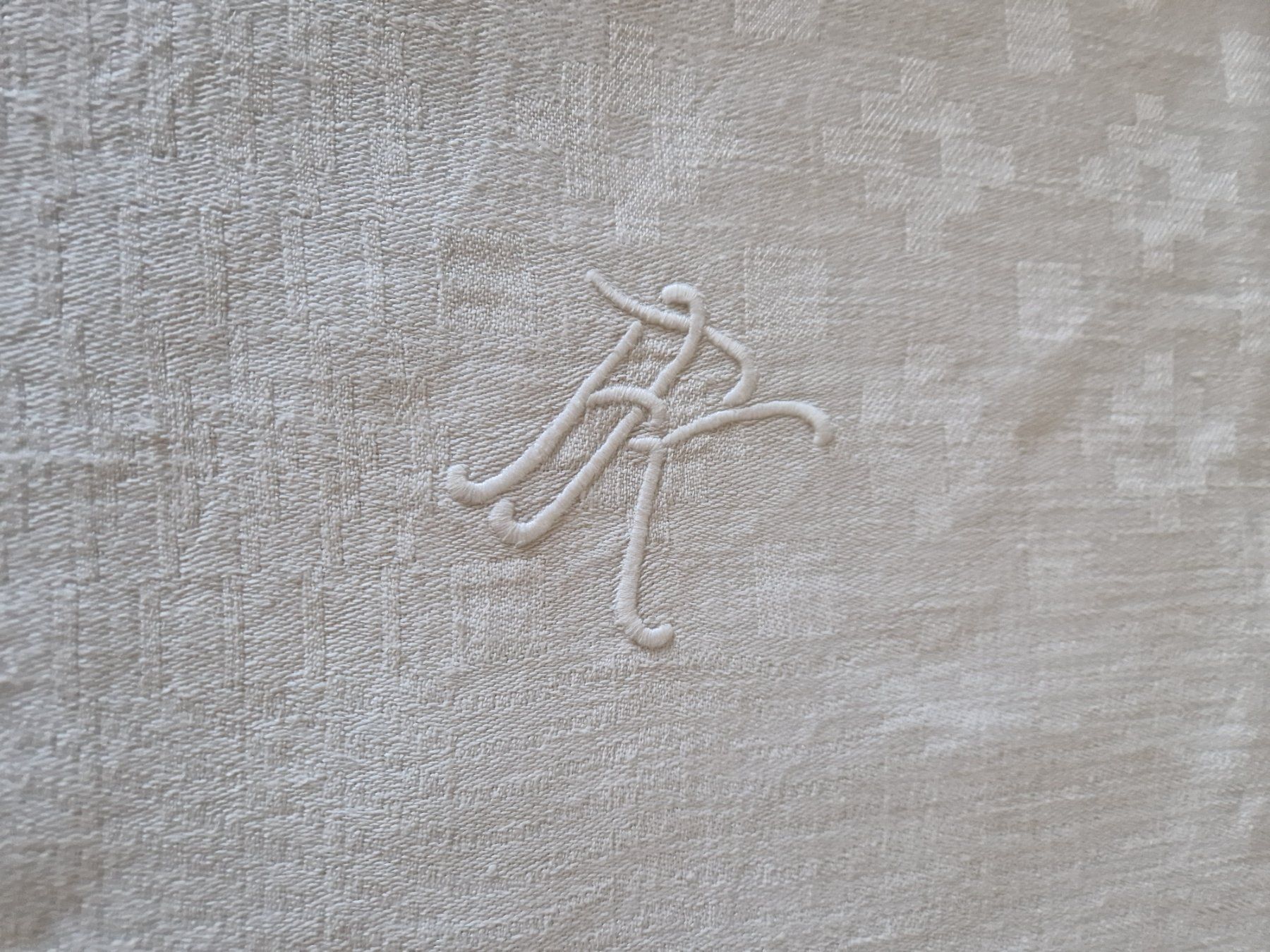 Altra biancheria da tavola: Leinendamast Tischdecke Monogramm FK – Usato da Bern venduto da Antikbatik 6