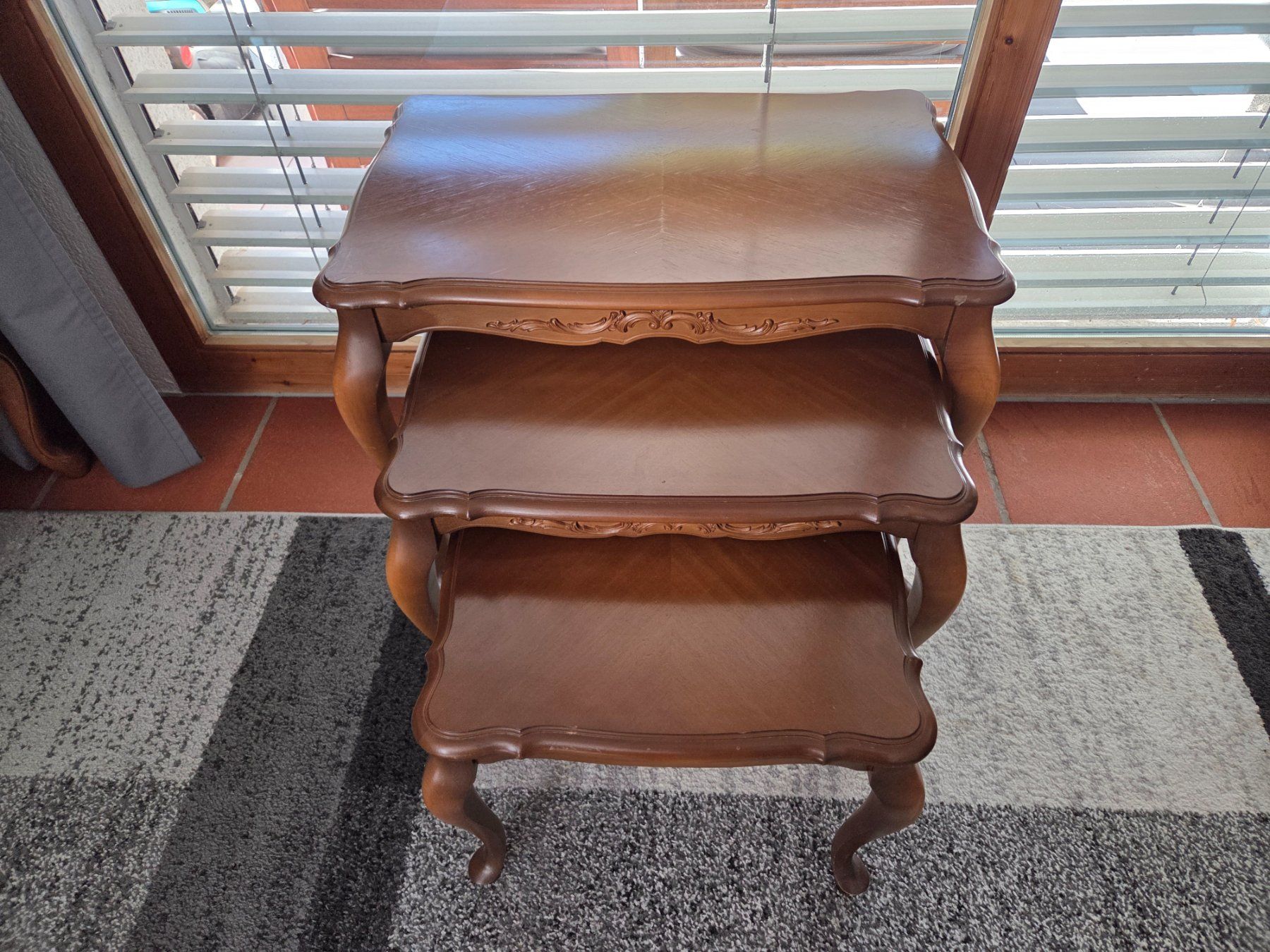 Set di tavolo e panche: Couchtische x 3 – Usato da Uster venduto da paw_wdt8