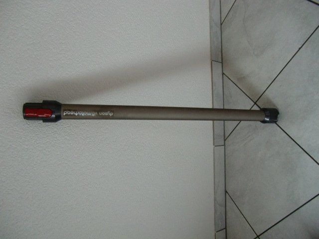 Dyson Aspirateurs & Accessoires: Dyson Staubsauger v8 – Défectueux à Balsthal par Beware 5