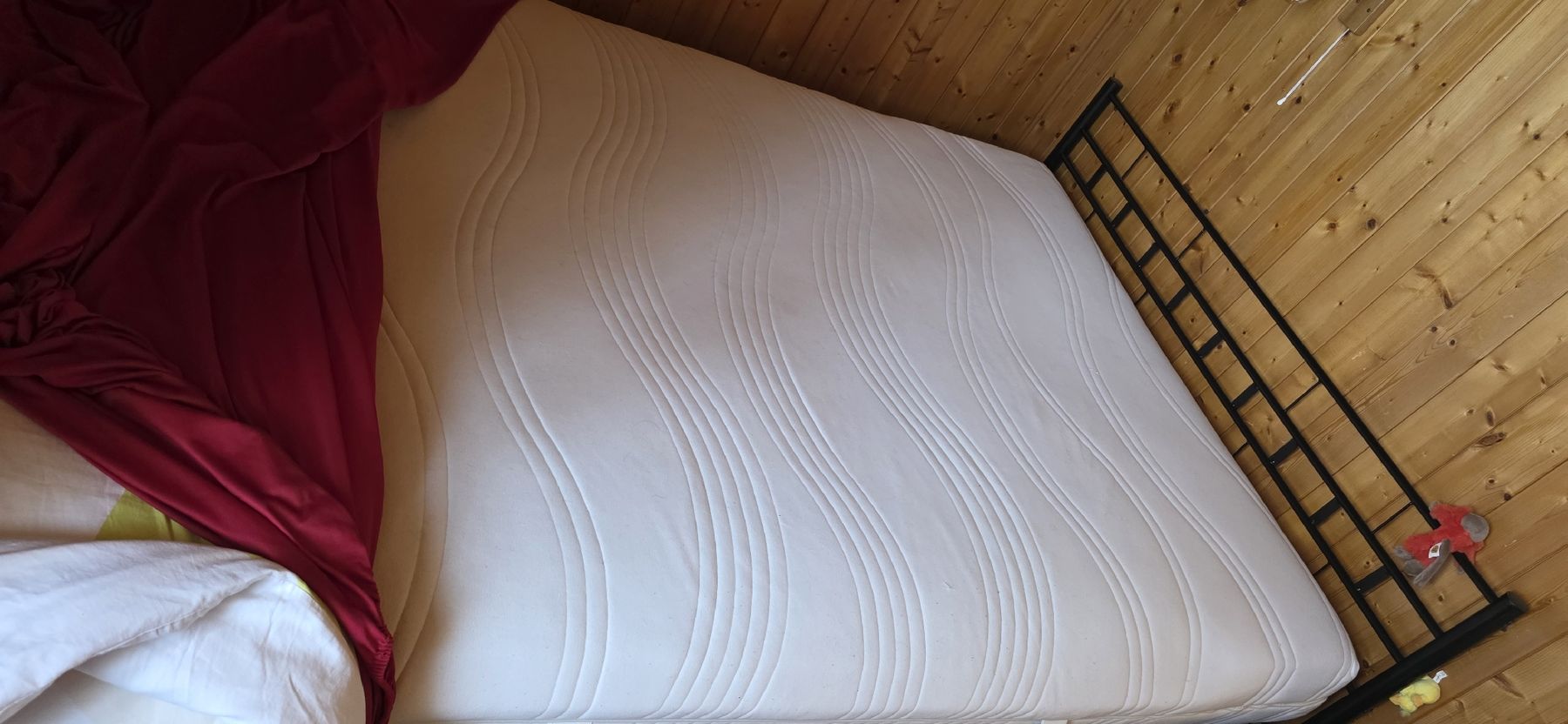 Lits: Komplettes Bett 140 x 200 cm – D'occasion à Aeschi SO par trindade