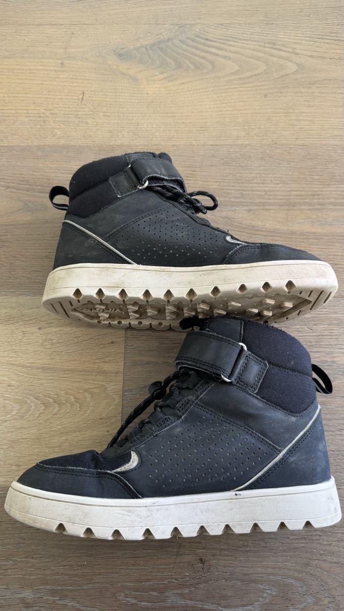 Viking Scarpe per ragazzi: schwarze Viking Winterschuhe Gr.38 – Usato da Moosseedorf venduto da mswalker 1