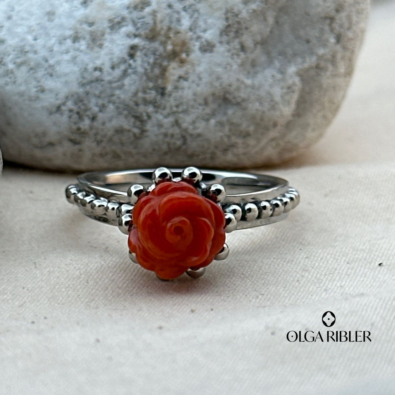 Olga Ribler Bagues: Edelstahl 4 mm  Ring mit Korallenrose,  Ringgrösse 62 – Neuf (Voir description) à Luzern par Schmuckoutlet 5