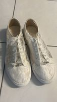 Schuhe mit weisser Spitze, Gr. 41 (eher 40/40.5)