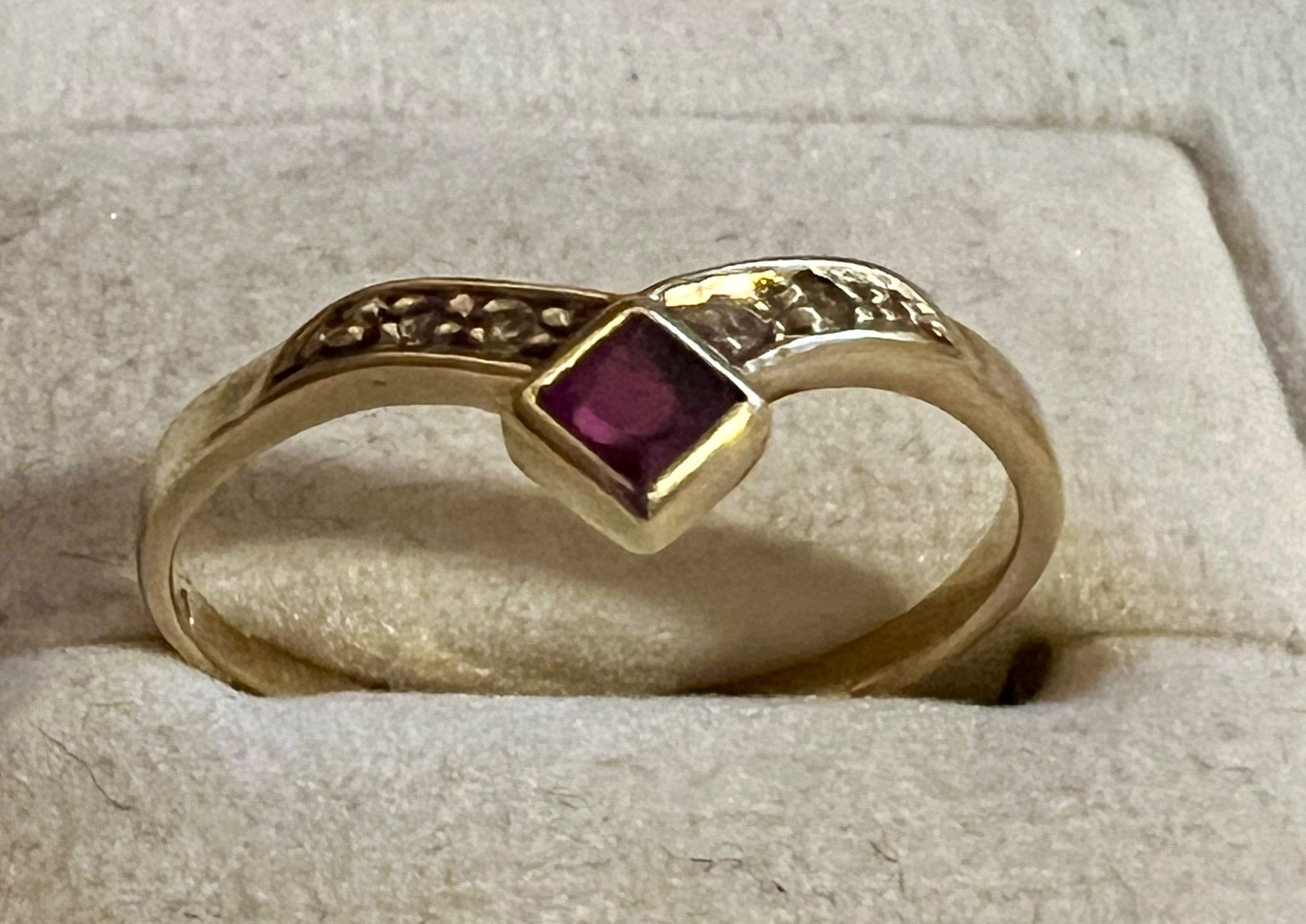 Anelli: Gold-Ring 14K mit Steinen – Usato da Chur venduto da Penting1935