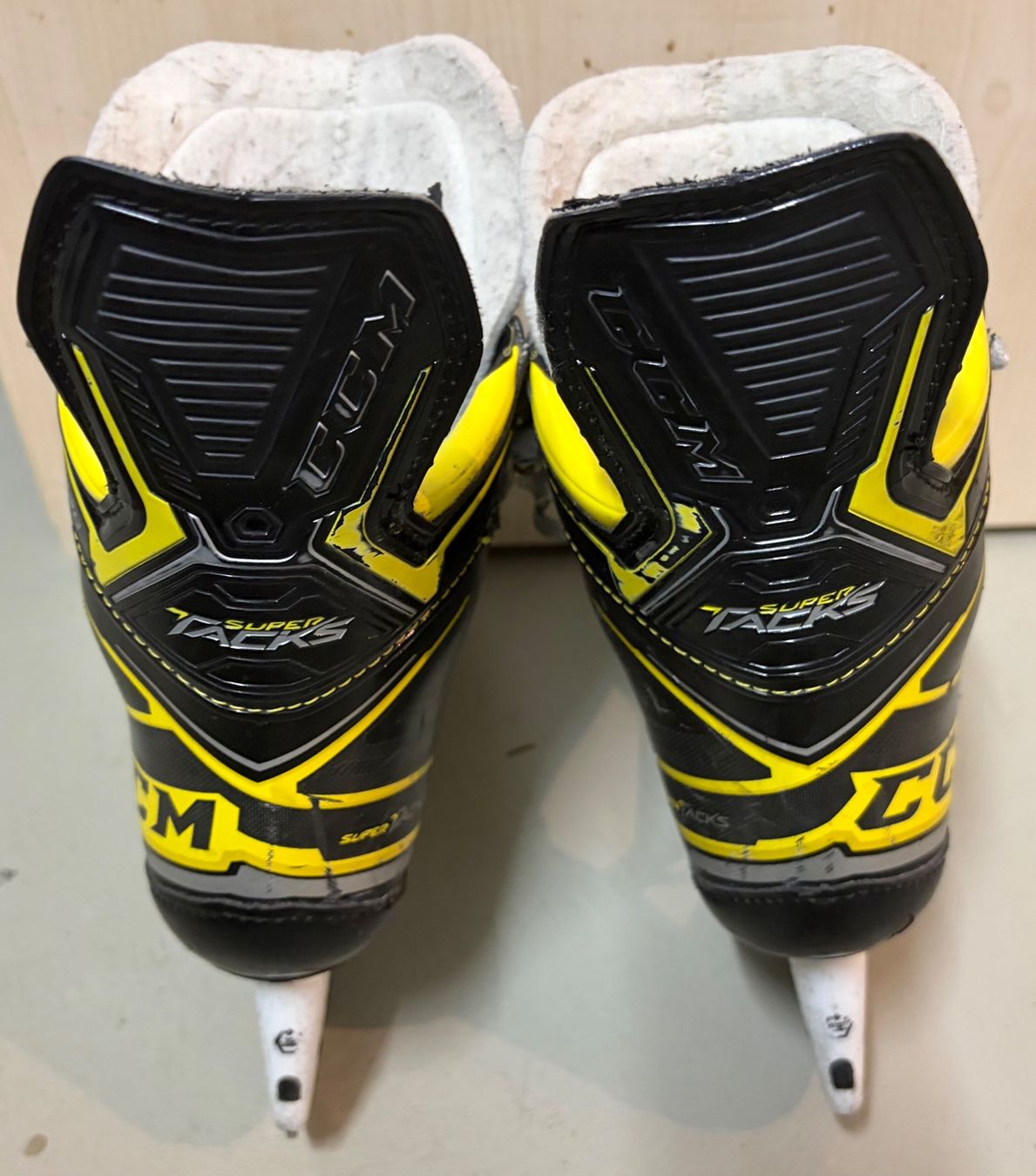 Ccm Pattini da ghiaccio: CCM Super Tacks 9380 Eishockeyschlittschuhe SpeedBlade XS – Usato da Egnach venduto da Ello77 2