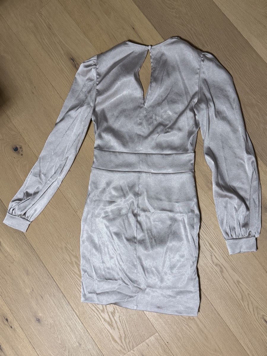 Guess Kleider: Guess Kleid Silber - S – Gebraucht aus Wetzikon ZH von dor_rmq2 4