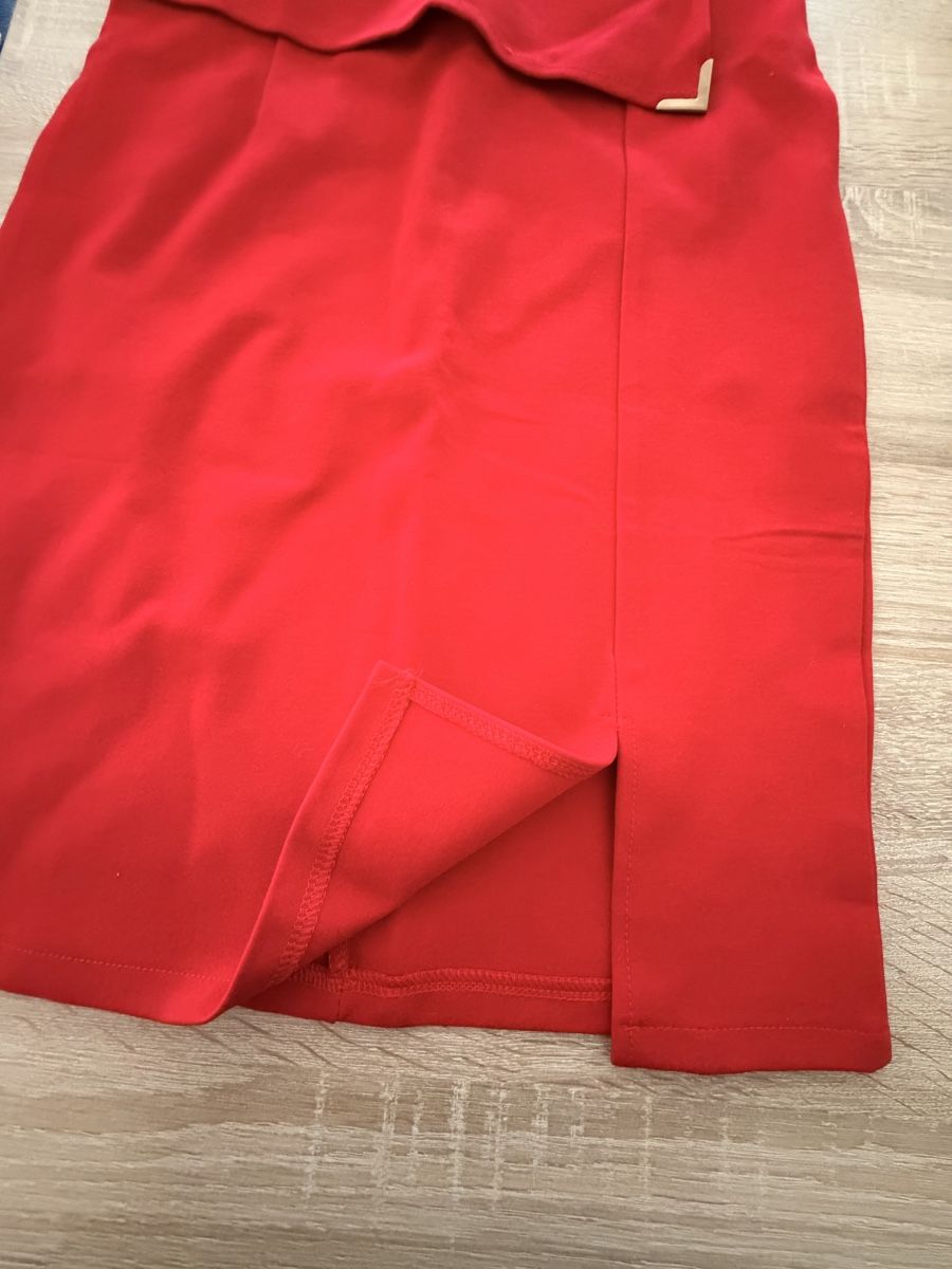 Gonne: Roter Minirock mit Schlitz, Grösse M – Nuovo (secondo la descrizione) da Trimbach venduto da Schwaenchen 1