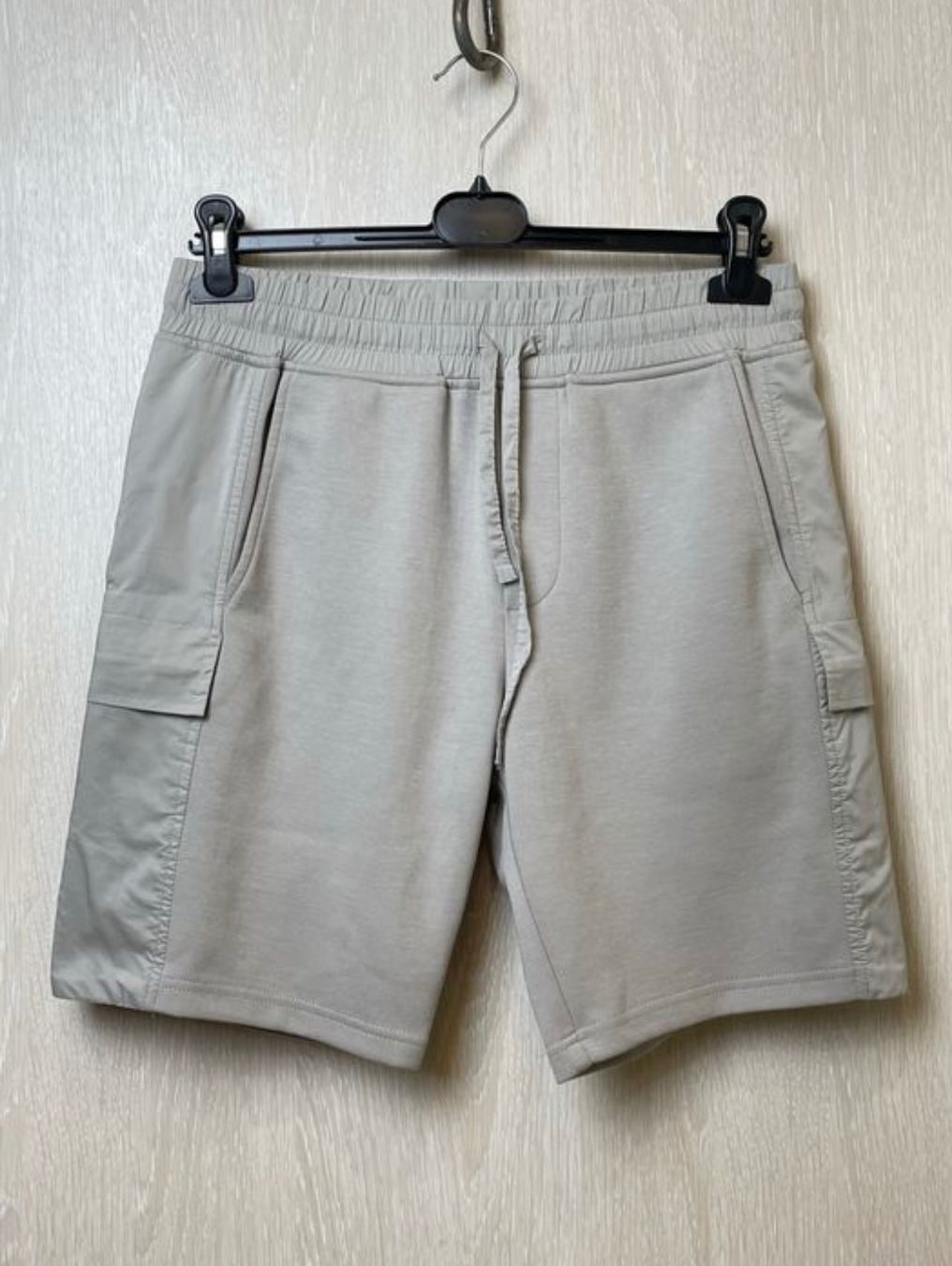 Pantaloni: Arne Shorts – Nuovo (secondo la descrizione) da Zug venduto da pav_q5f7