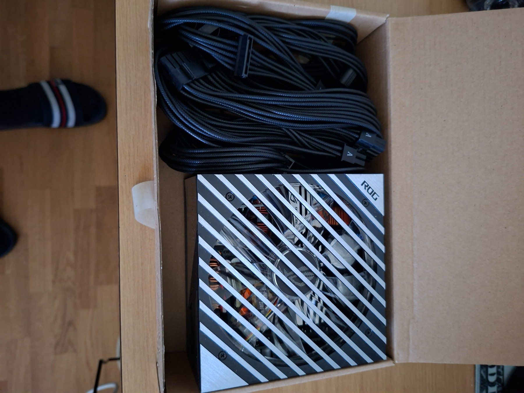 Asus Componenti elettronici: (Neu Preis 160.-)Neus Netzteil Asus Rog Loki SFX 1000 Neu – Nuovo (secondo la descrizione) da Mettmenstetten venduto da C.Hof5