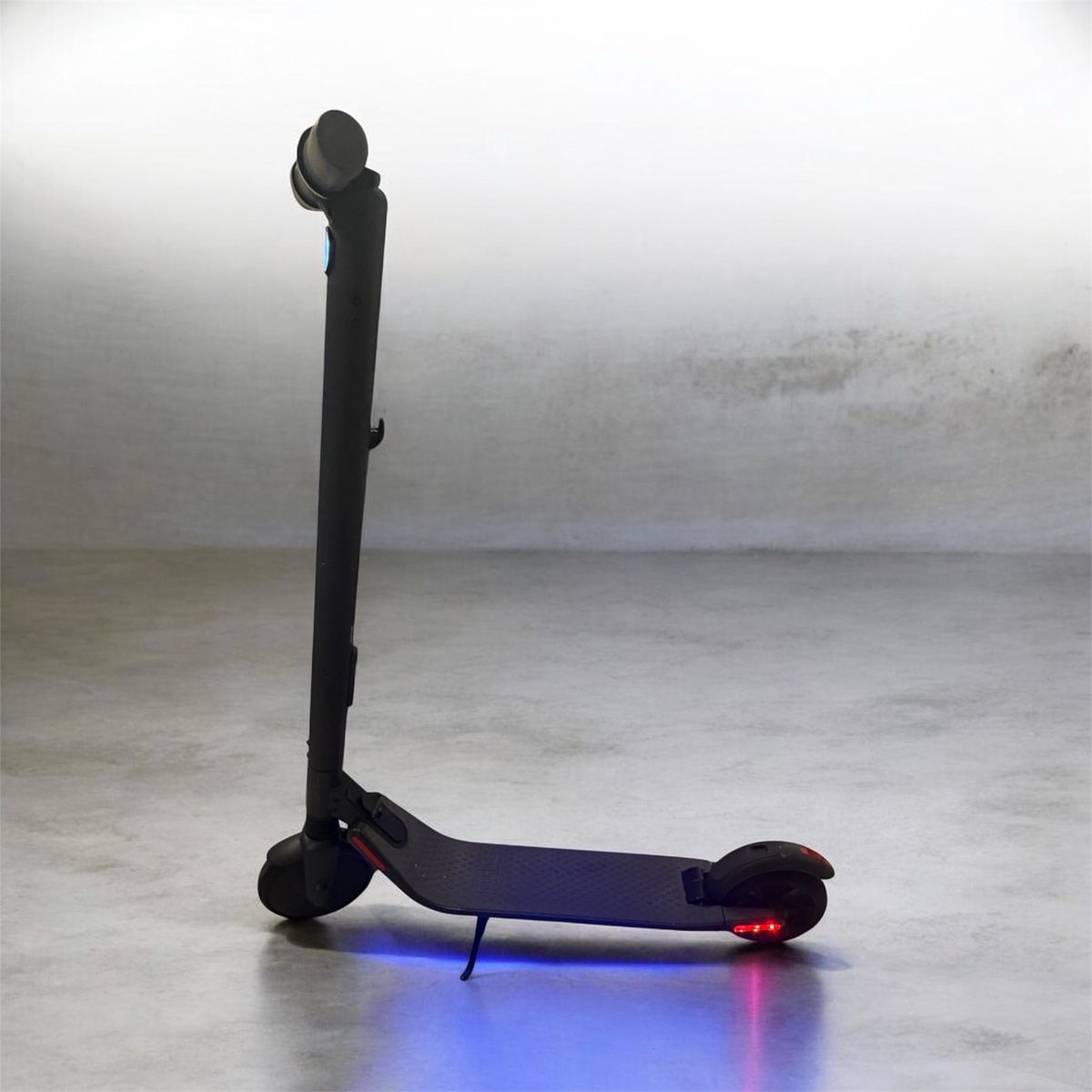 Scooters: Elektroroller Segway Ninebot – D'occasion à Hinwil par Veluxe93 1