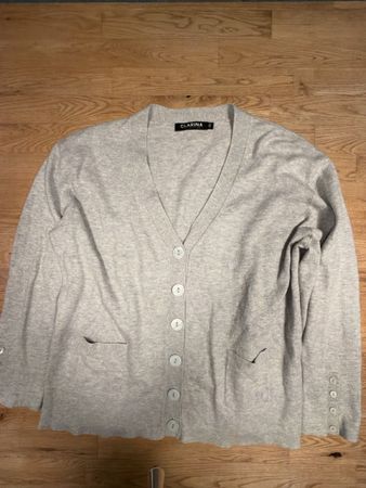 Clarina Strickjacke, Gr. 48 hellgrau, Top Zustand!