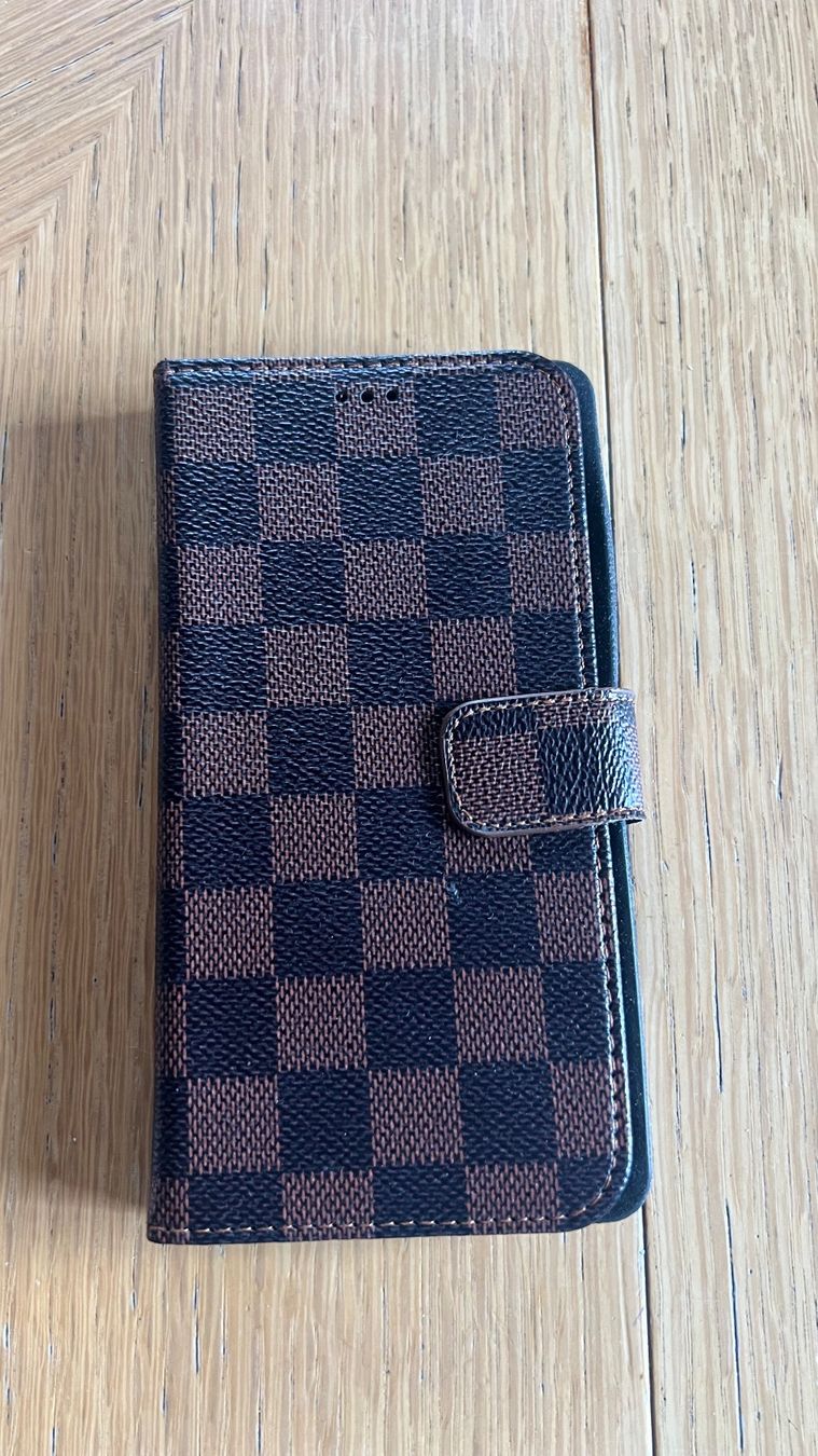 Cover & Protezioni schermo: Handyetui Karo Muster Klappbar Braun Neu – Nuovo (secondo la descrizione) da Schübelbach venduto da Dolly990_2 1