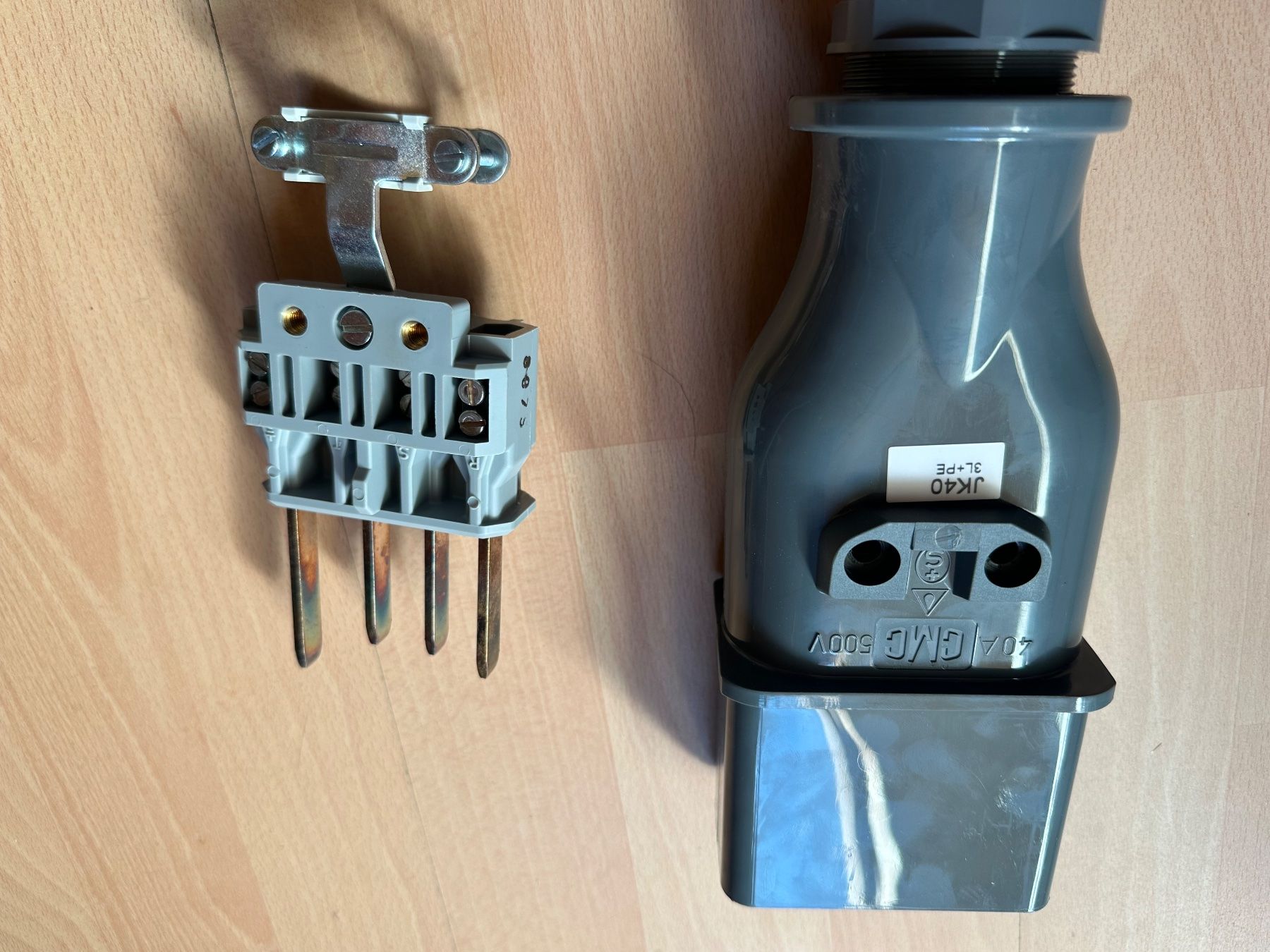 Spine: Stecker  J 40 4 Polig NEU CMC – Usato da Huttwil venduto da Bolpa 5