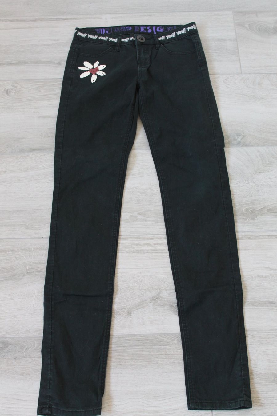Desigual Pantaloni: Pantalon DESIGUAL taille S – Usato da Chez-le-Bart venduto da jasse