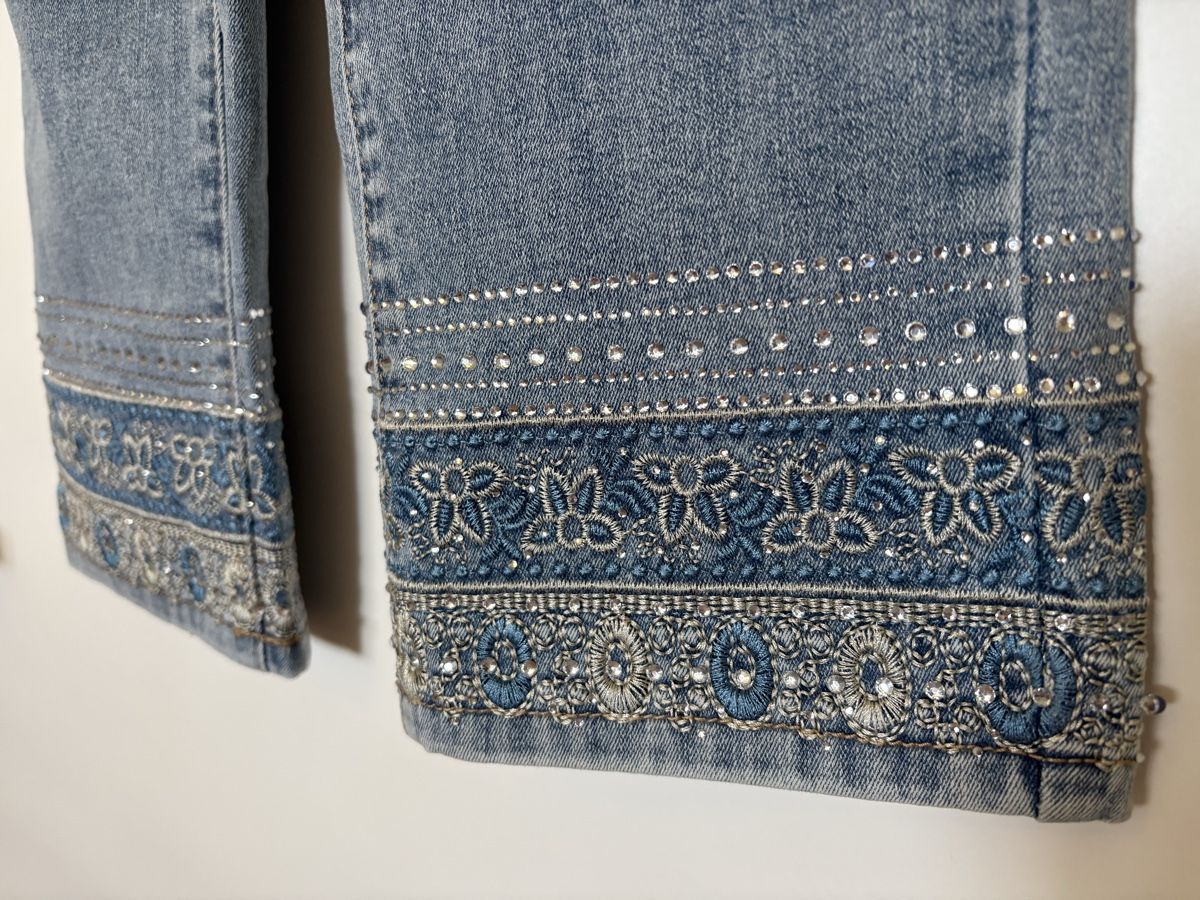 Jeans: Capri-Jeans bestickt Grösse S neu – Neuf avec emballage d'origine à Niederhelfenschwil par Edenwater12 1