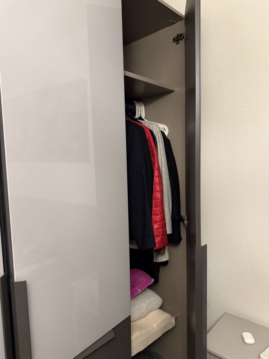 Armadi: Kleiderschrank grau mit Schubladen – Usato da Winterthur venduto da fij_f65r 3