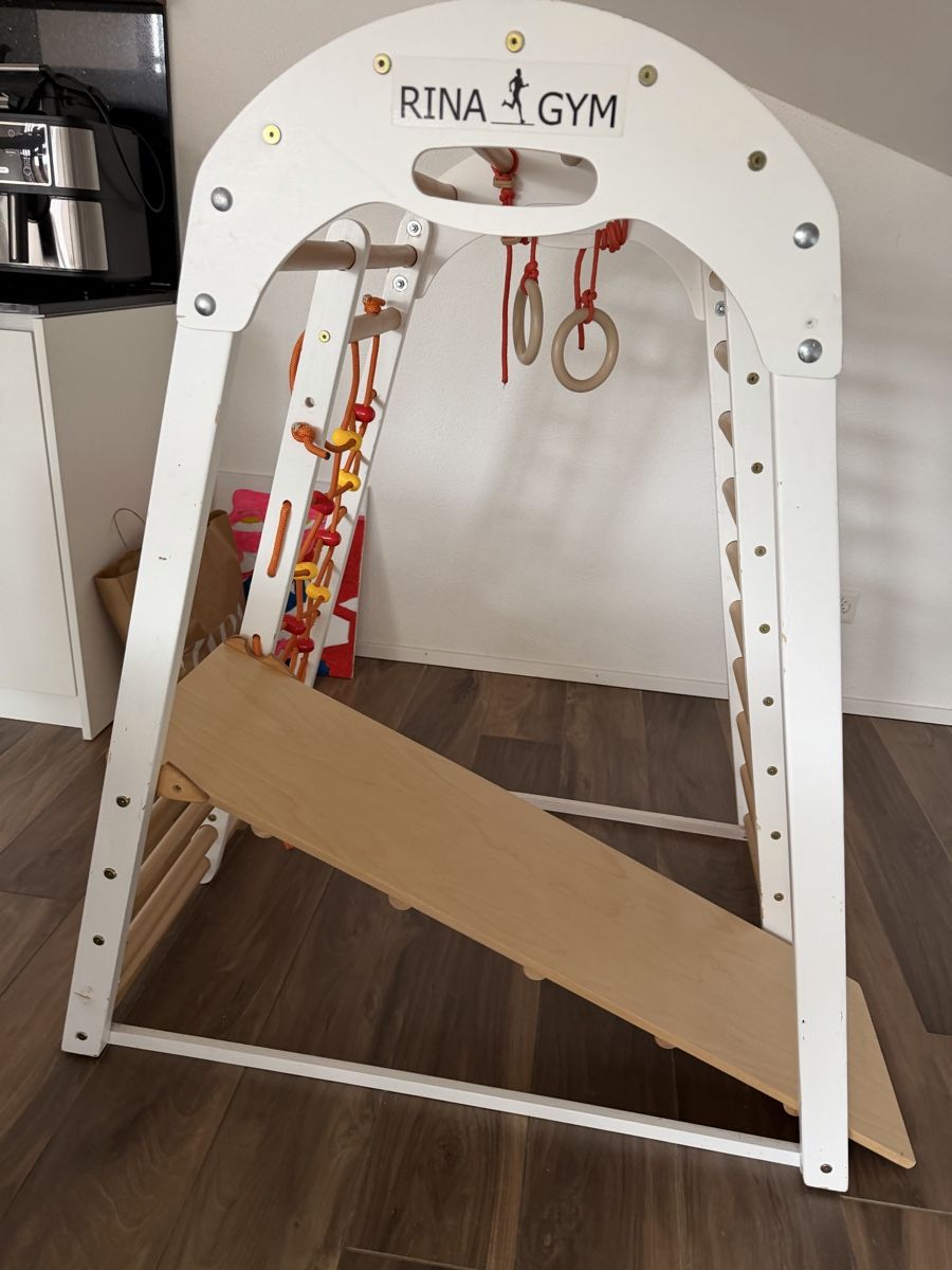 Murs & prises d'escalade: RinaGym Kinder – D'occasion à Arbon par LadyGSx 1