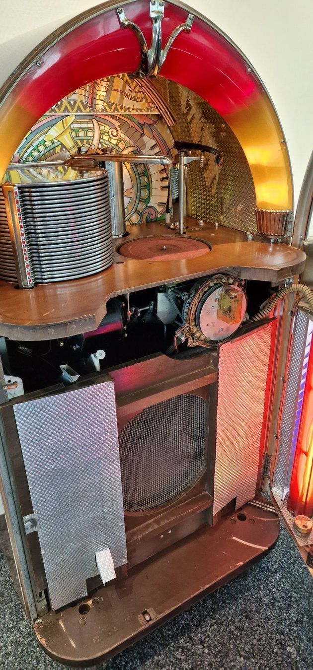 Wurlitzer Jukebox: Musikbox Wurlitzer 1100 – Usato da Geroldswil venduto da jukeman 4