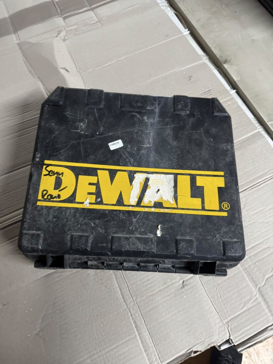 Dewalt Sägen: DEWALT Stichsäge mit Koffer – Gebraucht aus Gwatt (Thun) von louisgafner 1