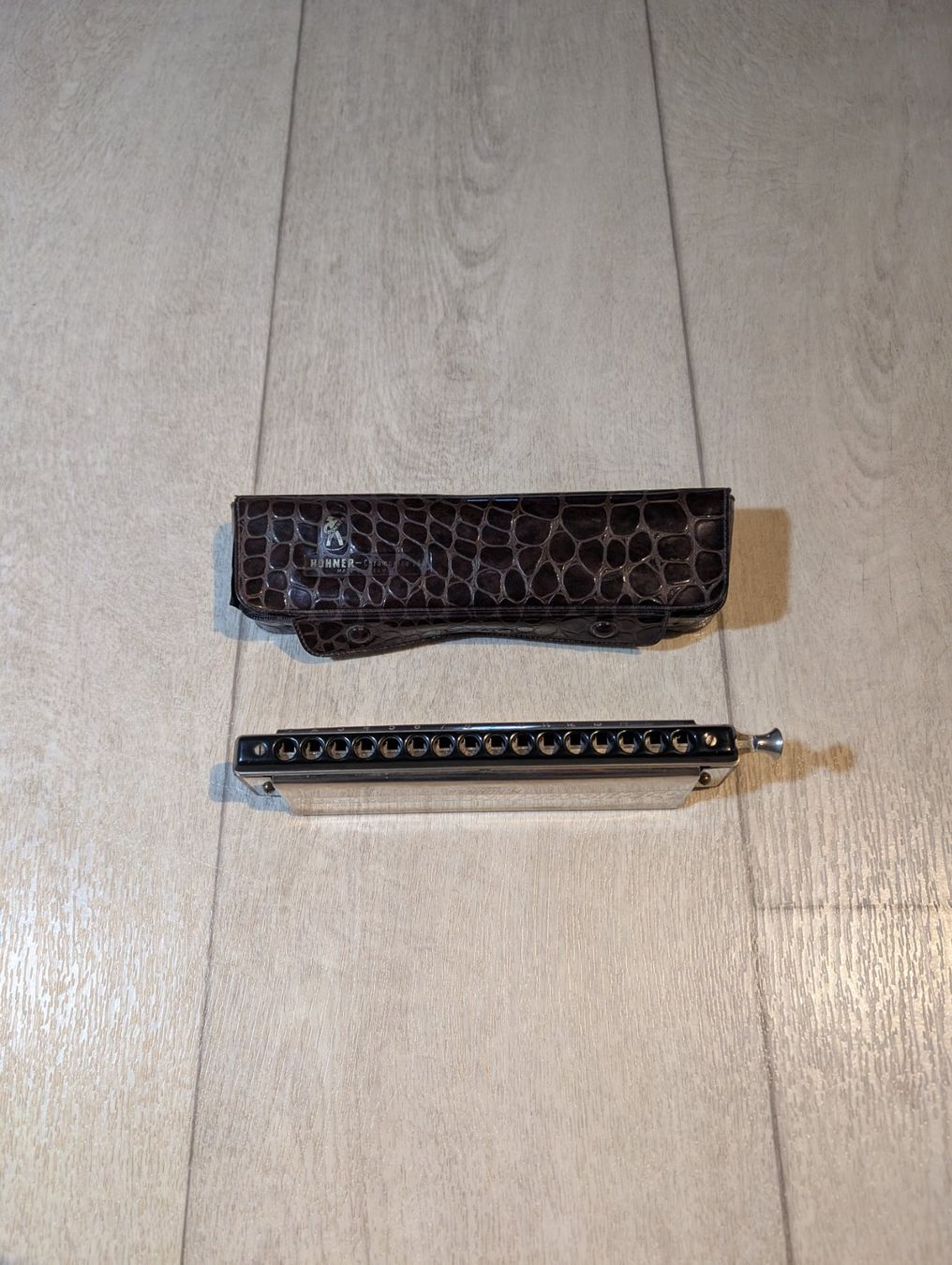 Hohner Strumenti musicali: Hohner 64 Chromonica 4 octaves Harmonica professionnelle – Usato da Versoix venduto da Ginger_Bread 2