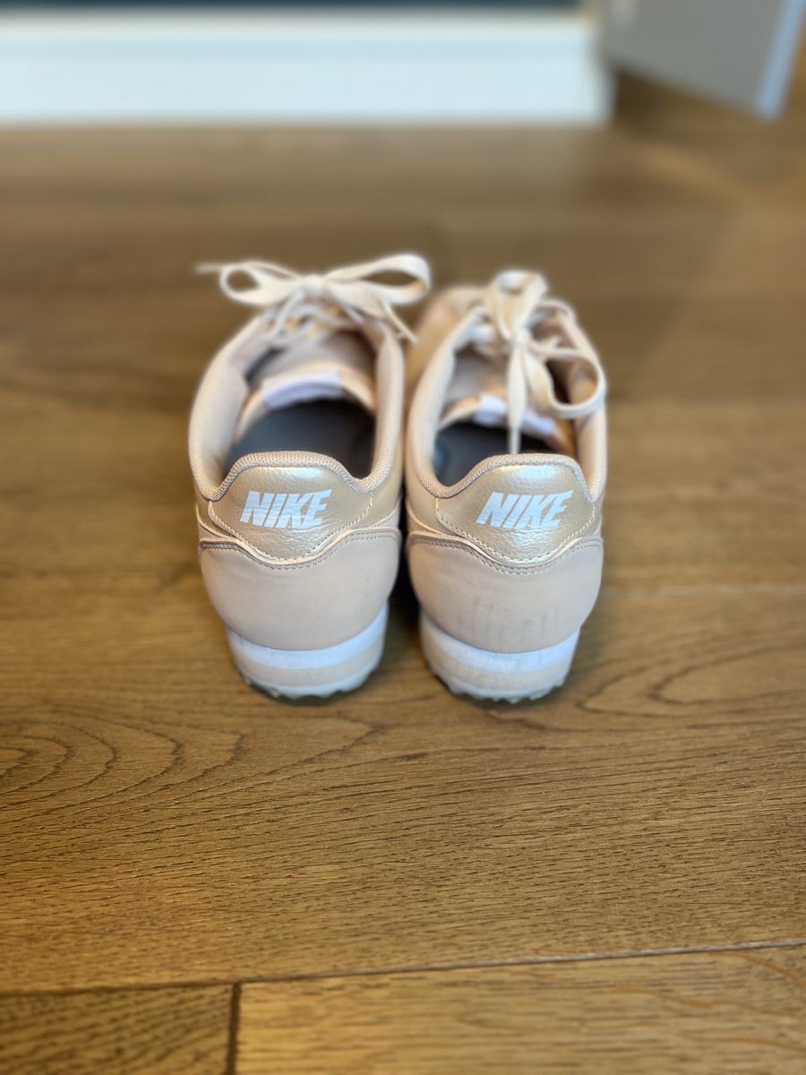 Nike Scarpe da donna: Nike Cortez rosa/perlmut Gr. 41 – Nuovo (secondo la descrizione) da Gelfingen venduto da Diana_Tall 2