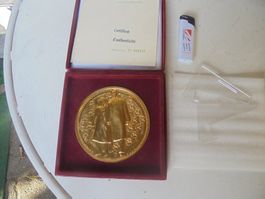 Sehr grosse Medaille , Bronze vergoldet 1970