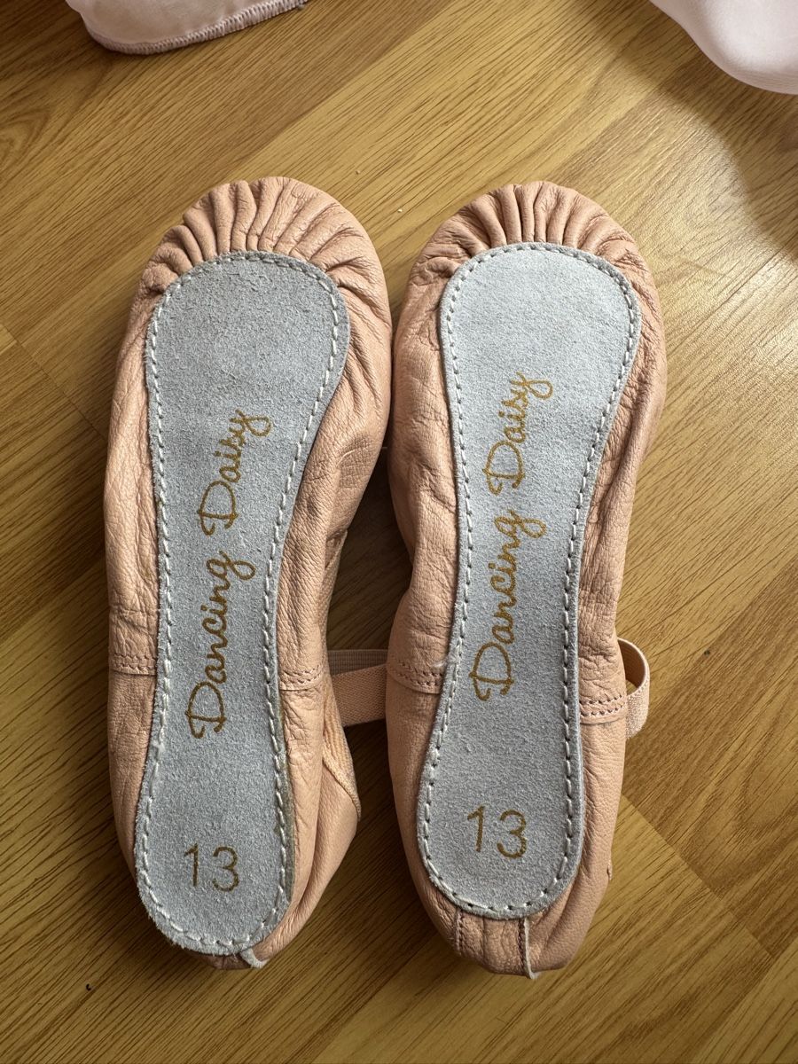 Schuhe für Mädchen: Ballettschuhe fürs Training – Gebraucht aus Zuchwil von AleskaS 1