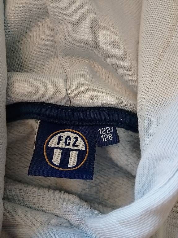 Pullover & Sweatshirts: Fcz Pullover (Grösse 122/128) – Gebraucht aus Zürich von Schneemaah 1