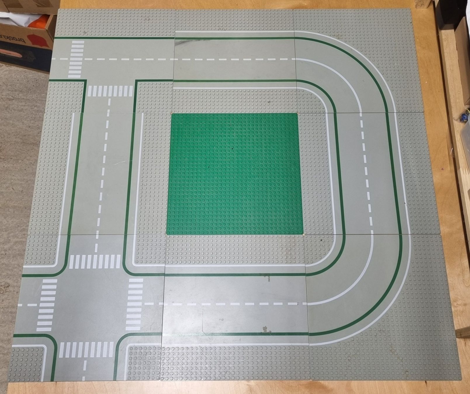 Lego Kit di costruzioni: LEGO 9x Strassenplatte / Baseplate 32x32 – Usato da Basadingen venduto da NekoBricks 1