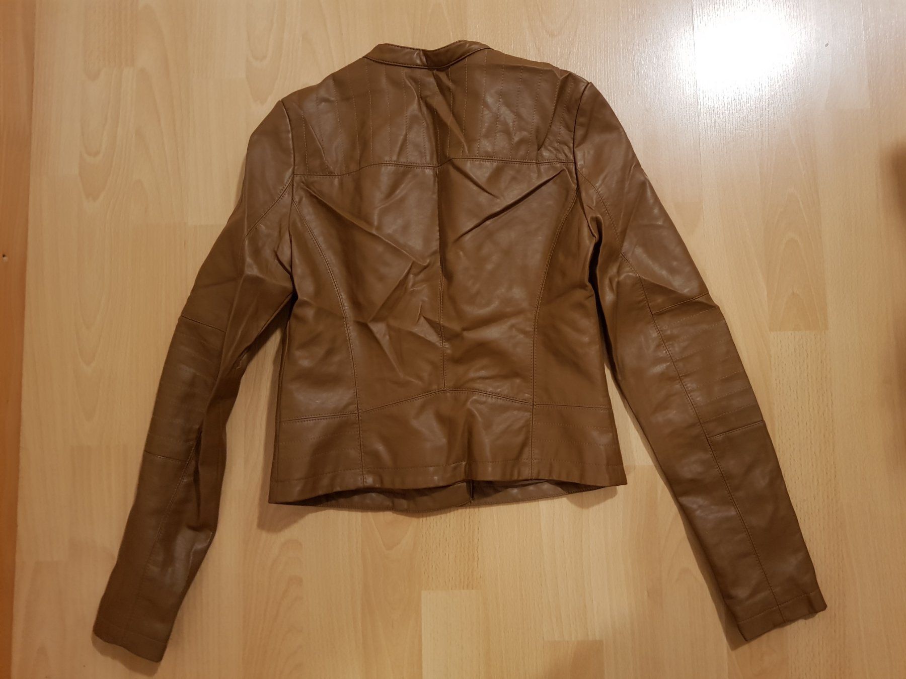 Vero Moda Giacche: Neue kurze Kunstlederjacke von Vero Moda – Nuovo (secondo la descrizione) da St. Gallen venduto da 1811123 1
