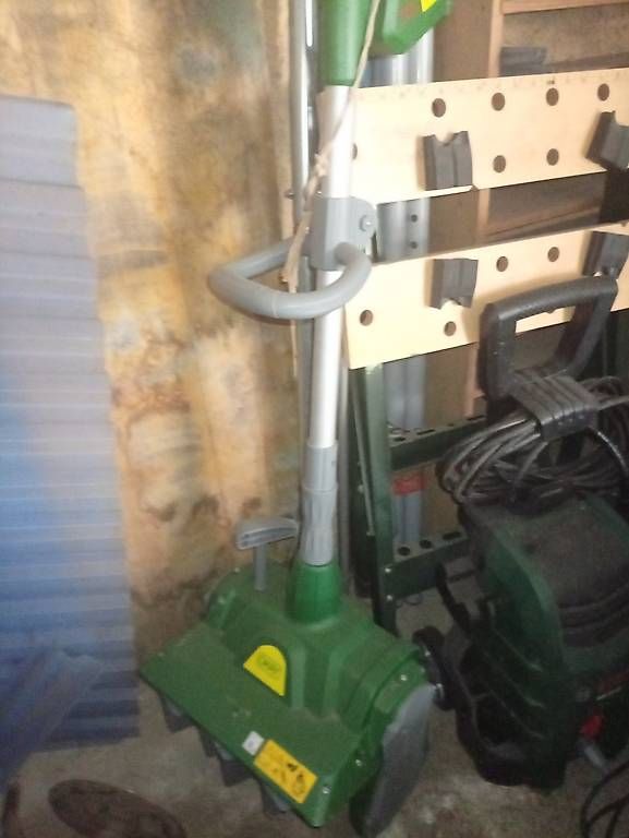 Toutes les machines: Fraiseuse à neige à accu – D'occasion à La Chaux-de-Fonds par Danouch