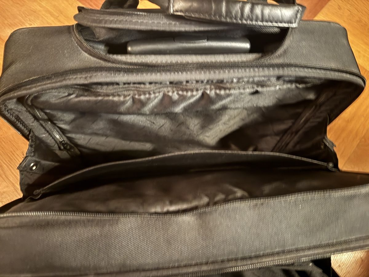 Samsonite Valigie: Samsonite Rollkoffer Schwarz  – Usato da Grindelwald venduto da yoloflip45 3