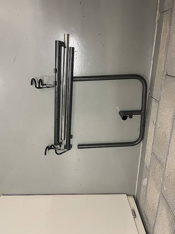 Cavalletti per biciclette: Support pour ranger deux vélos – Usato da Eysins venduto da cbe_qs6g 1