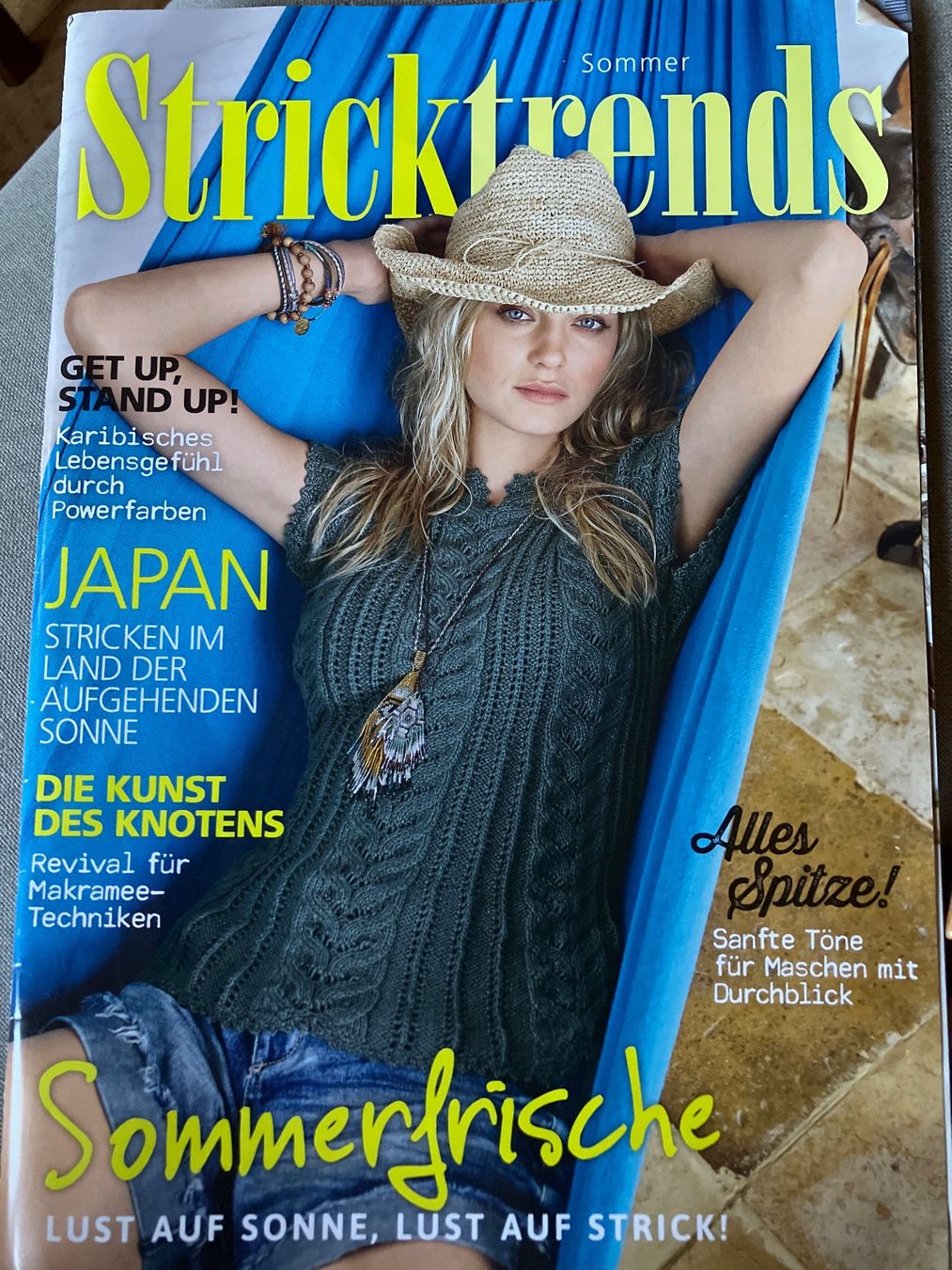Riviste & Magazine: Stricktrends Sommer 2016 Magazin Strickmode – Usato da Utzenstorf venduto da mrs_peel
