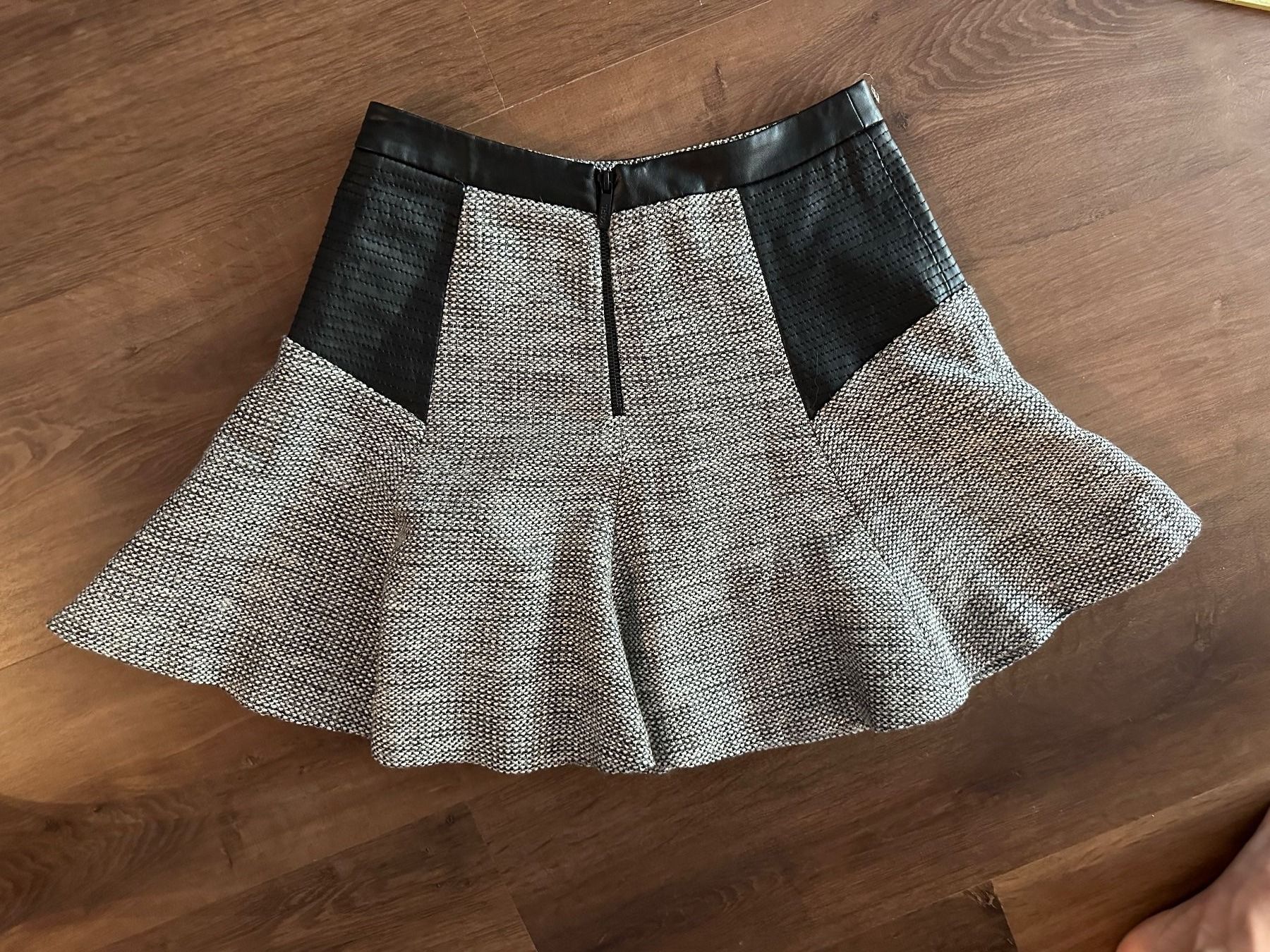 Karl Lagerfeld Gonne: Karl Lagerferld mini skirt - FR 38 – Usato da St-Sulpice VD venduto da juhdu 3