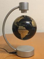 MAGIC - Globus „schwebend“