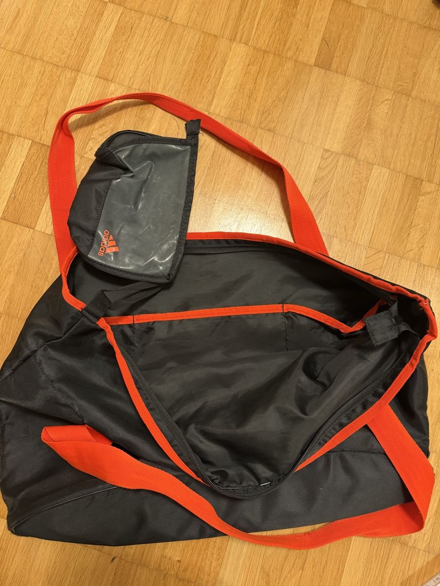 Adidas Borse: Tasche Adidas schwarz rot – Usato da Jona venduto da Good_luck_ 2