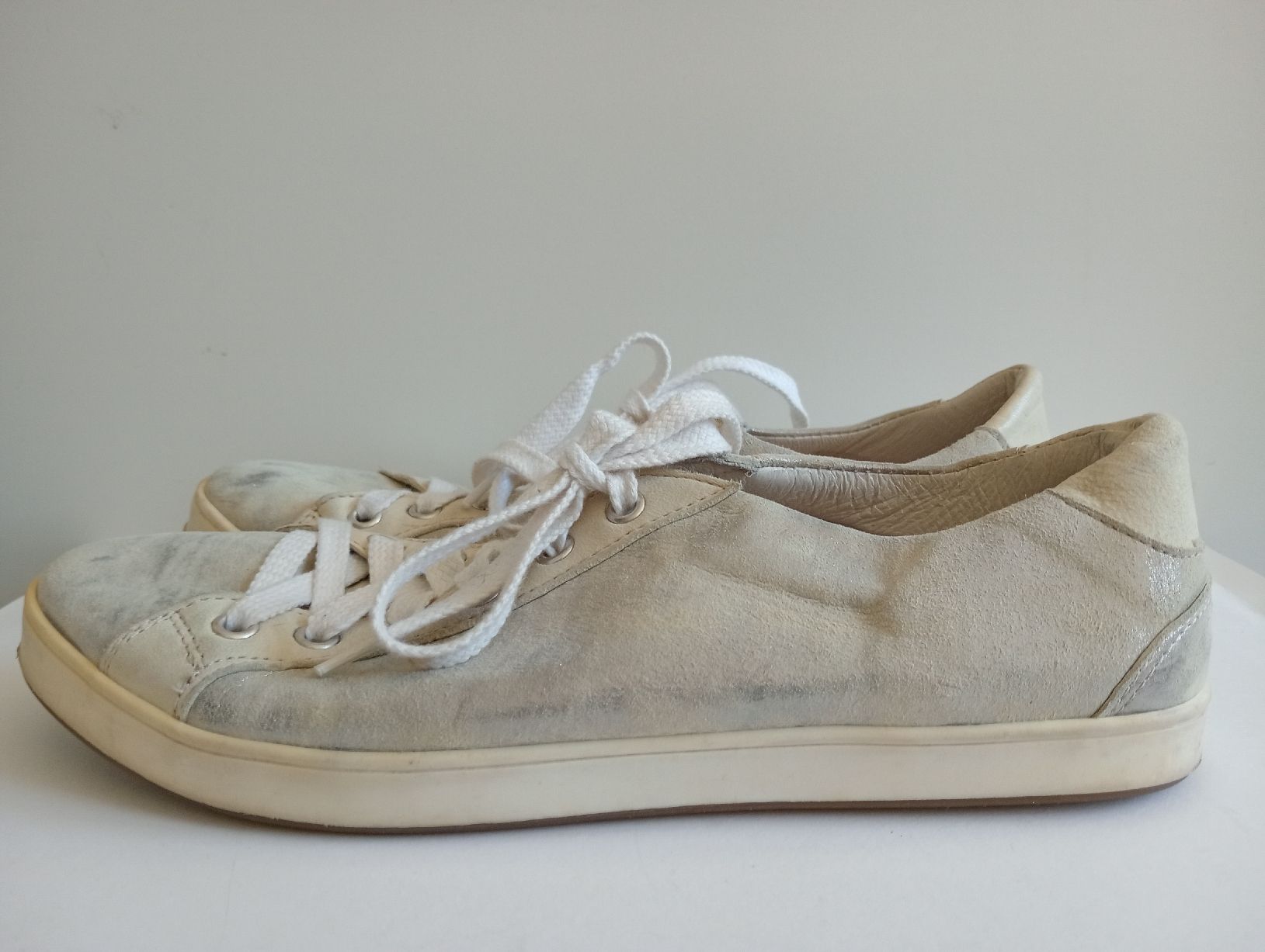 Scarpe da donna: Strenesse Damen Sneaker Wildleder Beige Gr. 40 – Usato da Allschwil venduto da Evgeniia78 1