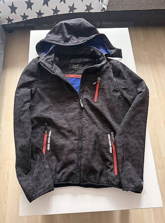 Giacche & Cappotti: Softshelljacke Grösse 176 – Usato da Oberdiessbach venduto da nad_c5nz