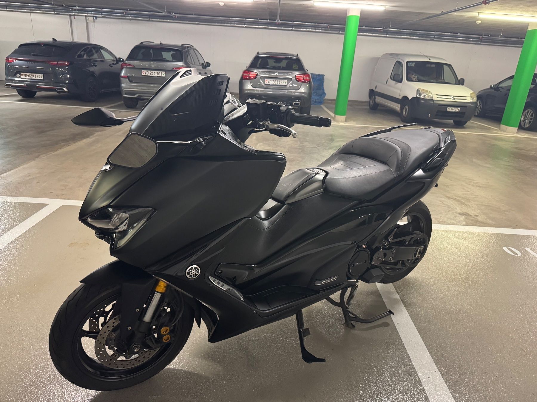 Yamaha Scooters: Yamaha TMAX 560 TechMax all Black – D'occasion à Wichtrach par Juventino1974 1