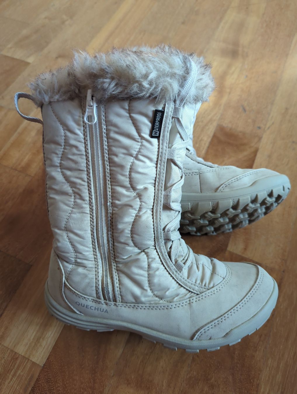 Decathlon Chaussures filles: Quechua Winterstiefel Gr. 33 – D'occasion à Eglisau par raf_hn2x