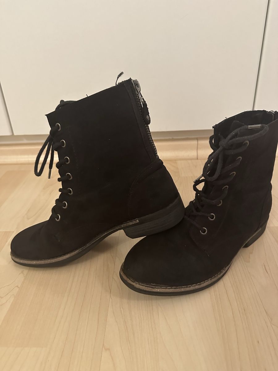 Scarpe da donna: Damen Winter Stifel Grösse 40. – Usato da Schöfflisdorf venduto da Katrins02