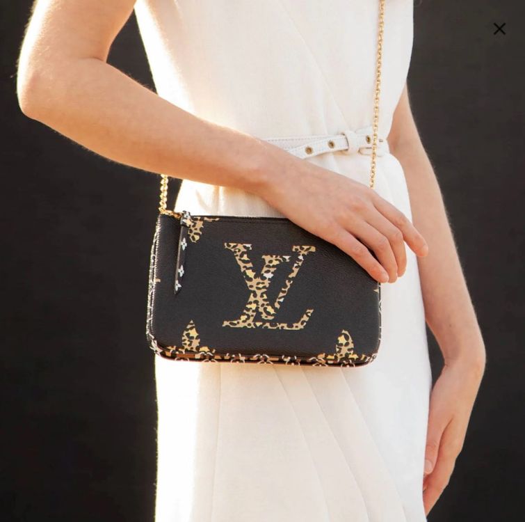 Louis Vuitton, Monogram Giant Jungle Pochette Double Zip Black