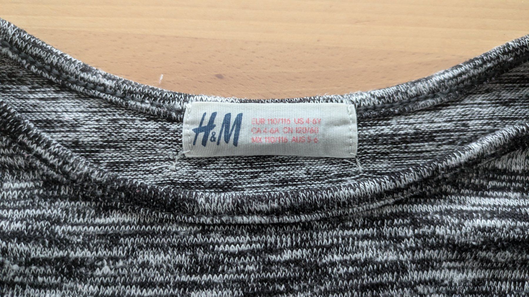 H&M Maglioni & Felpe: Schöner Pullover mit Glitzermotiv - ab 104 – Usato da Staufen venduto da Fleby84 2