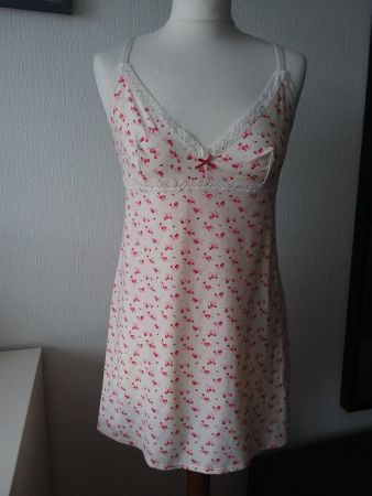 Jolie nuisette fleurie, légère et confortable, taille L