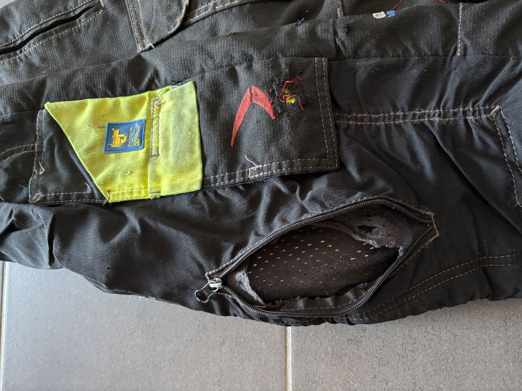 Pfanner Pantaloni: Pfanner Schnitschutzhosen Grösse S – Usato da Holziken venduto da scedi21 2