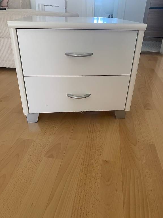 Comodini: gebrauchter Nachttisch 15.- – Usato da Basel venduto da mir_978r