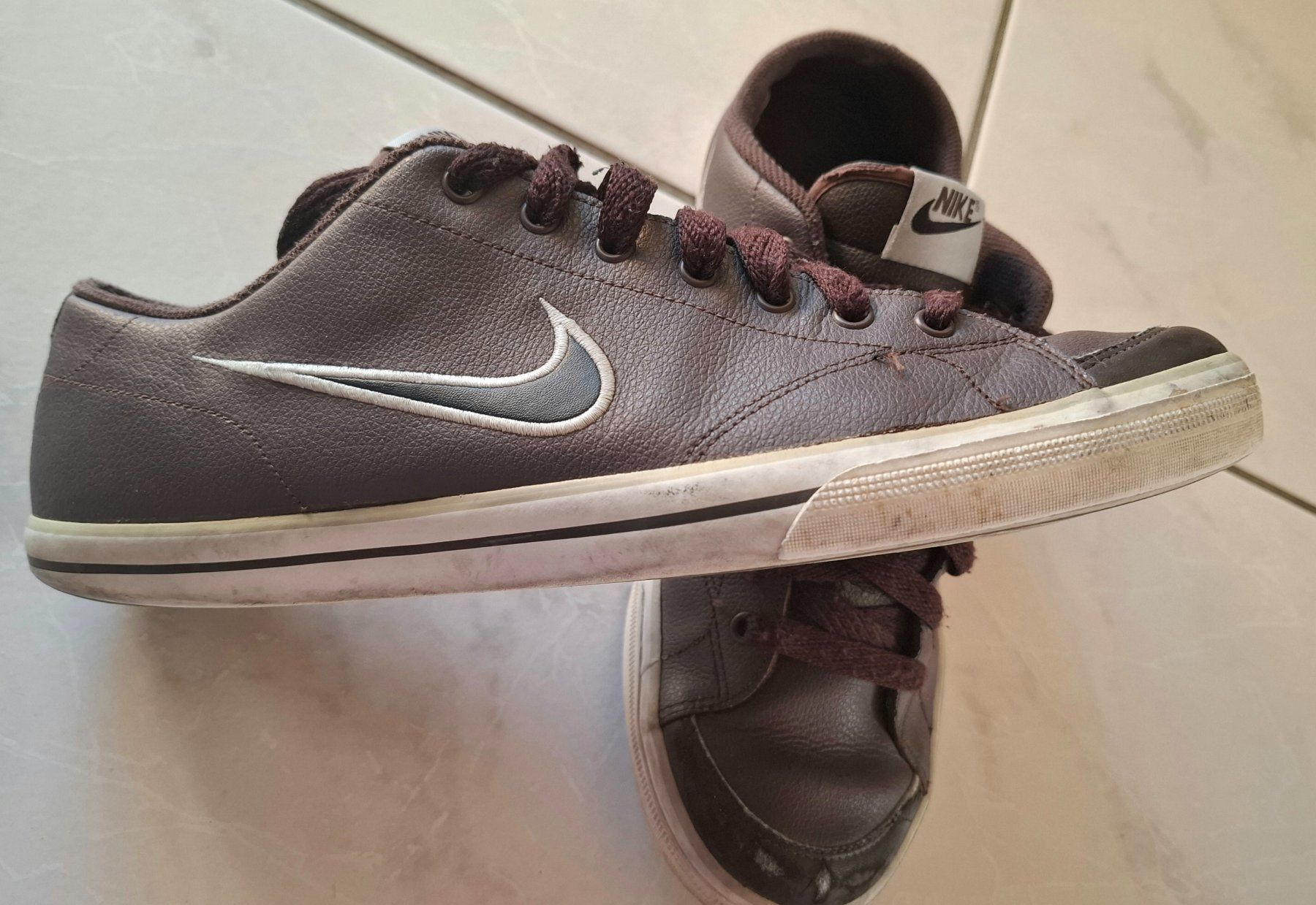 Nike Scarpe da uomo: Nike !!! Leder Herren Sneakers Gr. 44. – Usato da Rotkreuz venduto da keerthdi 2